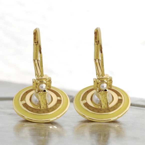 VIVIENNE WESTWOOD Simonetta pearls earrings in Yellow. - Picture 2 of 3